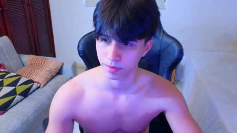Snapshot of carl_dixon chatting on October 23, 10:02 pm carl_dixon online show from October 23, 10:02 pm