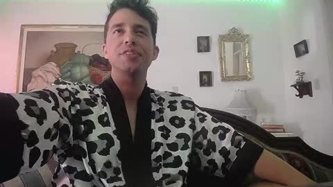 Snapshot of centurionjohnny chatting on December 4, 1:53 pm John online show from December 4, 1:53 pm