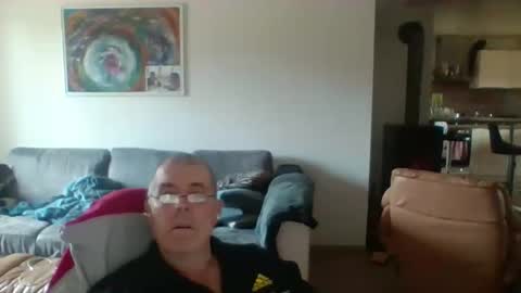 Snapshot of charles6064 chatting on October 28, 9:45 am charles6064 online show from October 28, 9:45 am