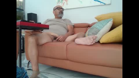 Snapshot of charlieo1953 chatting on December 6, 9:35 pm charlieo1953 online show from December 6, 9:35 pm