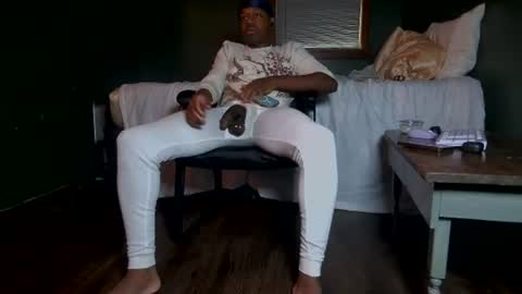 Que online show from June 25, 11:52 pm