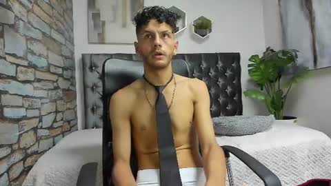 chris_grey2 online show from July 9, 6:44 pm