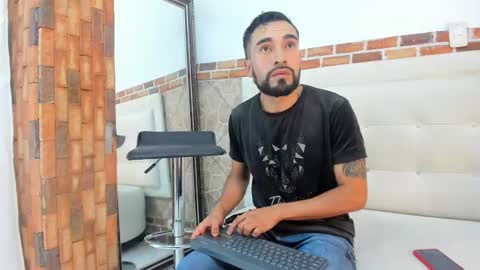 chris_kizz online show from December 30, 11:37 am