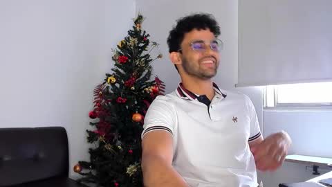 Im Chirs IM MODEL INDEPENDT online show from December 2, 8:12 pm