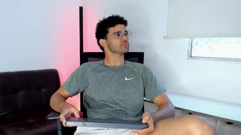 Im Chirs IM MODEL INDEPENDT online show from January 7, 10:26 pm