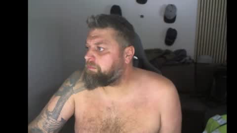 Snapshot of chrizz80 chatting on October 29, 7:22 am Chrizz online show from October 29, 7:22 am