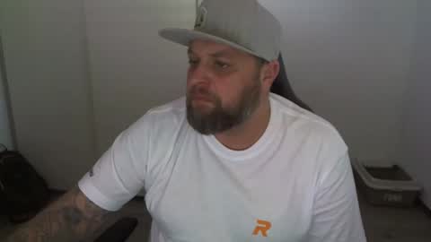 Snapshot of chrizz80 chatting on March 1, 8:25 am Chrizz online show from March 1, 8:25 am