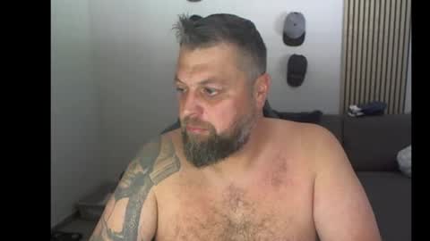 Snapshot of chrizz80 chatting on October 18, 8:30 am Chrizz online show from October 18, 8:30 am