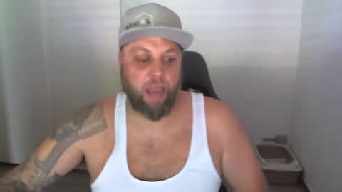 Snapshot of chrizz80 chatting on December 16, 10:18 am Chrizz online show from December 16, 10:18 am