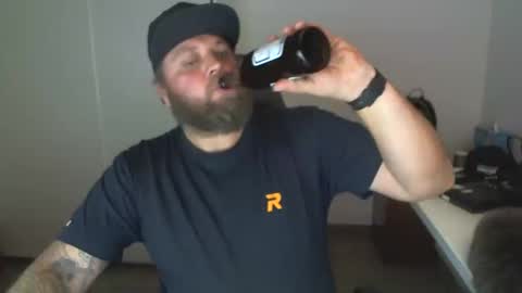 Snapshot of chrizz80 chatting on December 7, 2:24 pm Chrizz online show from December 7, 2:24 pm