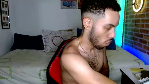 Snapshot of colinlatinbrown chatting on February 25, 11:11 pm IG  online show from February 25, 11:11 pm