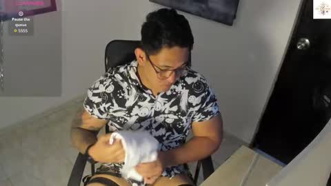 coltonmassif_ online show from November 1, 10:47 pm