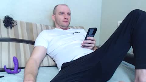 Damien online show from March 8, 9:02 am