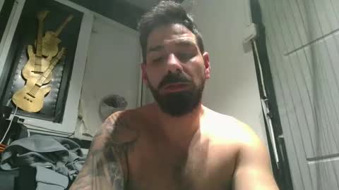 Snapshot of crazycouple1011 chatting on January 27, 11:33 pm funcouple online show from January 27, 11:33 pm