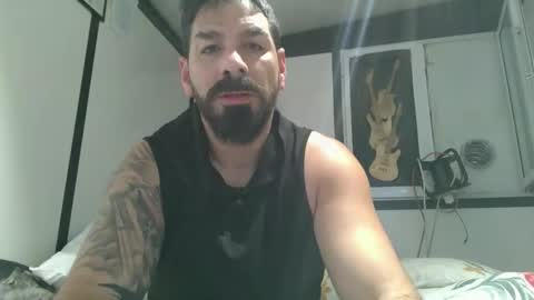 Snapshot of crazycouple1011 chatting on October 8, 3:00 am funcouple online show from October 8, 3:00 am