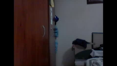 Snapshot of cris2428 chatting on January 17, 1:04 am cris2428 online show from January 17, 1:04 am