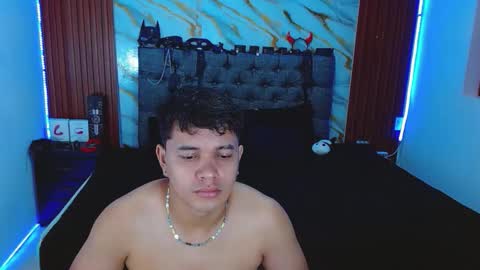 CRISANDMERY online show from November 28, 3:53 am