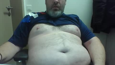 Snapshot of crouch1 chatting on October 29, 11:13 am Crouch1 online show from October 29, 11:13 am