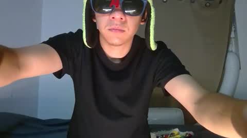 cry_guy online show from September 29, 10:03 am