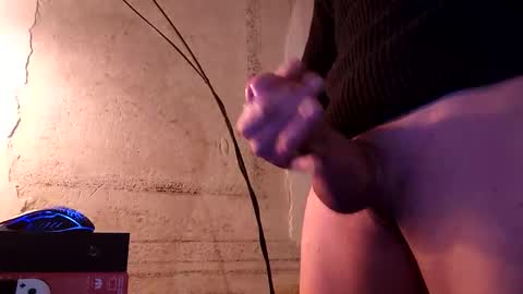 Snapshot of cumfeetbass chatting on February 18, 4:15 am cumfeetbass online show from February 18, 4:15 am