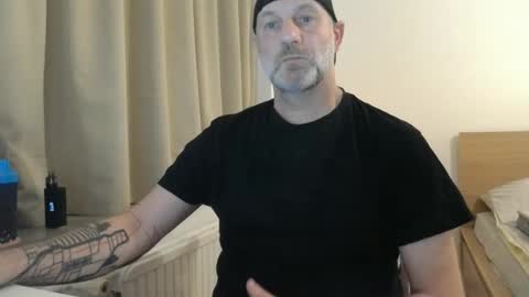 Snapshot of curman85 chatting on January 2, 12:02 am Curman85 online show from January 2, 12:02 am