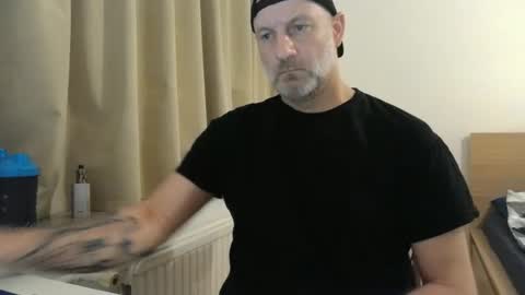 Snapshot of curman85 chatting on December 22, 11:09 pm Curman85 online show from December 22, 11:09 pm