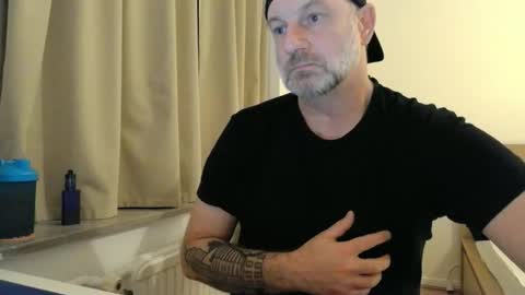 Snapshot of curman85 chatting on October 12, 10:04 pm Curman85 online show from October 12, 10:04 pm