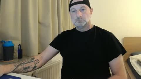 Snapshot of curman85 chatting on October 3, 10:37 pm Curman85 online show from October 3, 10:37 pm