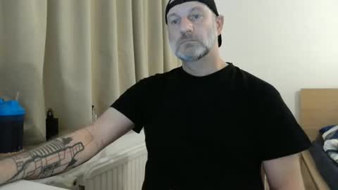 Snapshot of curman85 chatting on February 26, 12:27 am Curman85 online show from February 26, 12:27 am