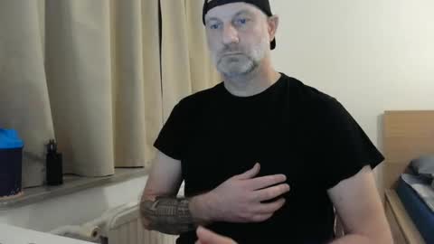 Snapshot of curman85 chatting on February 10, 11:23 pm Curman85 online show from February 10, 11:23 pm