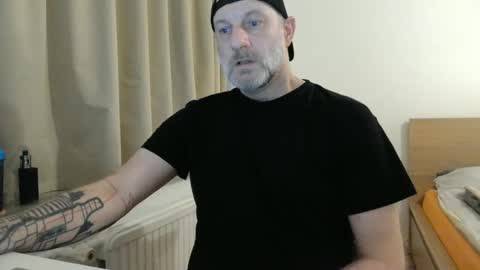 Snapshot of curman85 chatting on February 3, 11:36 pm Curman85 online show from February 3, 11:36 pm