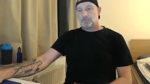 Snapshot of curman85 chatting on October 5, 10:36 pm Curman85 online show from October 5, 10:36 pm