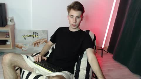 Snapshot of cute_brian chatting on October 23, 3:15 pm Im Brian online show from October 23, 3:15 pm