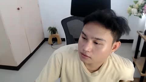 cuteasianlee online show from December 15, 5:37 am