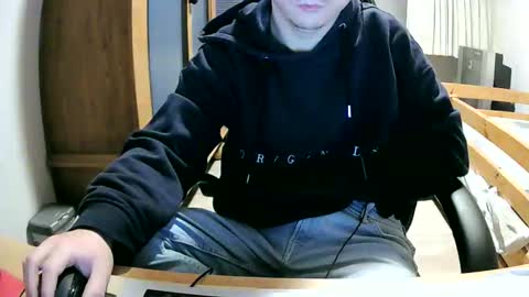 Cuteboy090 online show from April 2, 9:50 am