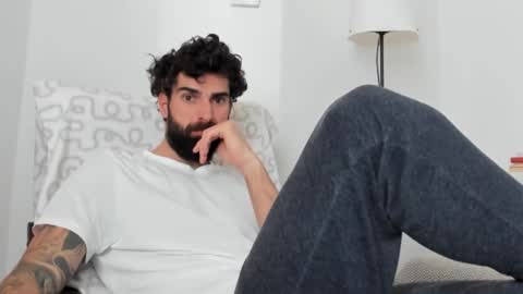 cuteeboy online show from March 25, 8:29 am