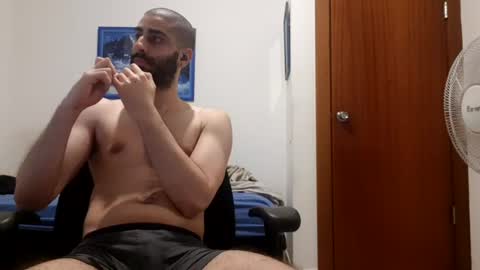 cuteguy52 online show from June 26, 11:29 pm