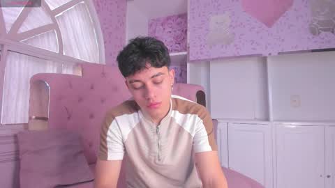 cutenaked_ online show from December 17, 1:29 pm