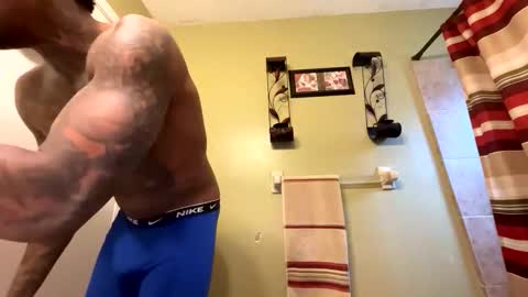 Snapshot of daddyjanimal chatting on October 27, 1:35 pm sexy tatted king bbc online show from October 27, 1:35 pm