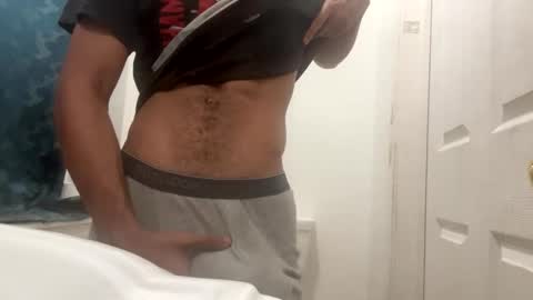 Snapshot of daddylongyk chatting on September 18, 12:45 am daddylongyk online show from September 18, 12:45 am