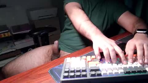 Snapshot of daddypimp3 chatting on October 18, 12:04 am Paul online show from October 18, 12:04 am