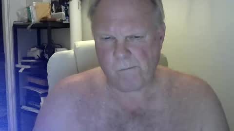 Snapshot of daddysmaster chatting on November 2, 12:04 am Daddy online show from November 2, 12:04 am