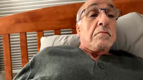 Snapshot of daddyweis chatting on October 24, 3:19 am daddyweis online show from October 24, 3:19 am