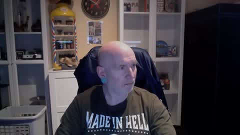 dadyscam online show from April 22, 8:30 am