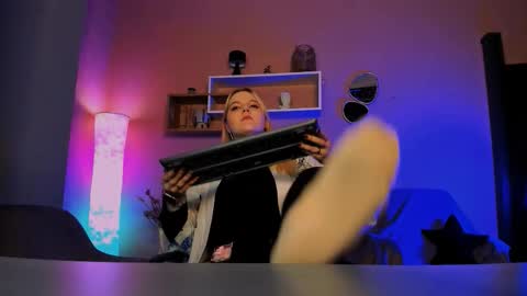 daisy online show from October 16, 11:13 pm