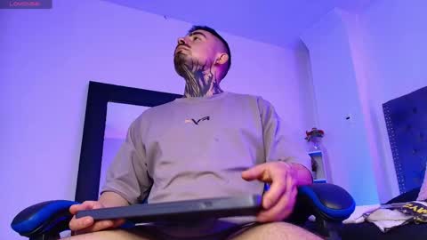 Dallas whitee online show from April 11, 8:01 pm