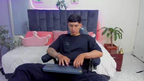 DAMIAN online show from January 12, 3:57 pm