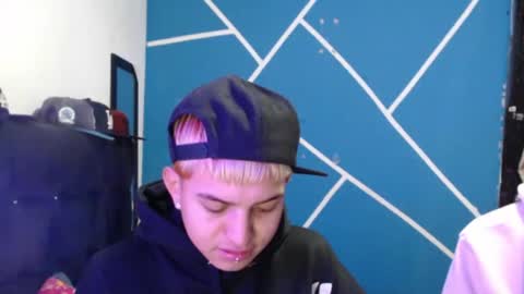 damiansexyboy69 online show from December 19, 5:48 am