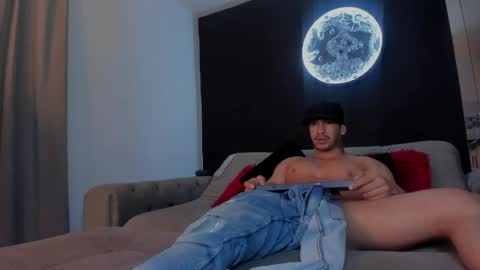 INSTAGRAM  DAMMIANMILLEROFICIAL online show from April 18, 4:14 am