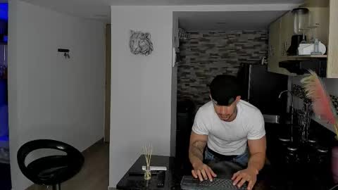 INSTAGRAM  DAMMIANMILLEROFICIAL online show from February 6, 12:40 am